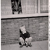 1959-By-ome-Freek-op-de-stoop