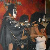 2014-08-August-KISS-and-Deaf-Leopard-Concert-(36B)-KISS-Group-Photo